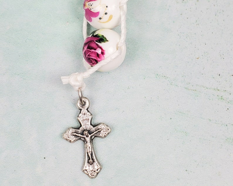 Immaculate Heart of Mary Peg Doll Sacrifice Beads, Vintage Roses Ceramic Bead Good Deed Beads Gift Catholic Easter Gift Prayer Bead Tiny Peg image 3