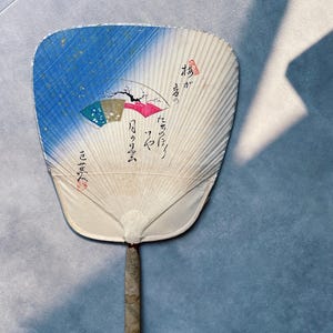 Ventaglio Uchiwa giapponese d&#39;epoca / Ventaglio di bambù dipinto a mano con poesia e fiori di prugno / Artigianato tradizionale di Kyoto