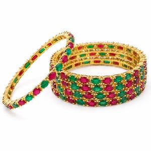 Vergoldete Armreifen mit Rubinen, Smaragden und Zirkonia, indisches Braut-Kada-Set, traditioneller Hochzeitsschmuck
