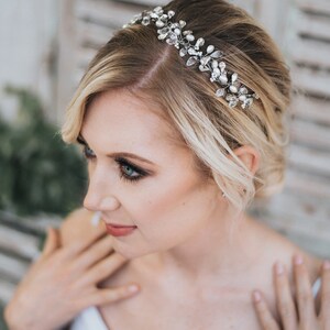 Accesorios para el cabello de novia, tocado de novia Danielle Enredadera de pelo de flor con cuentas a mano en plata u oro con diamantes de imitación transparentes u ópalos imagen 8