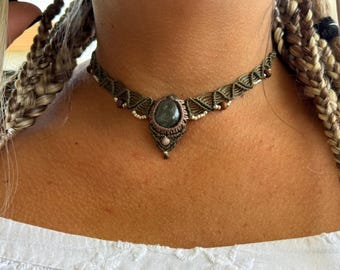 Boho Macrame Choker Necklace with Agate Stone – Handmade Festival Jewelry