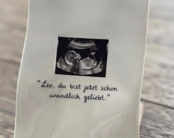 Handgefertigte Ultraschall Keramik, personalisiertes Baby Andenken mit Name und Datum, Schwangerschaft Geschenk, Kinderzimmer Deko