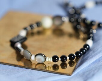 Collar de perlas, collar blanco y negro, collar hecho a mano, collar de jade, collar redondo de cuentas, minimalista, unisex, collar para hombre, regalo para ella