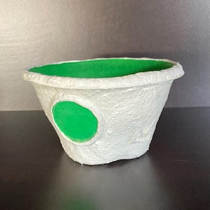 papier-mâché pocket emptier