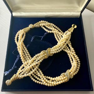 Vintage Carlyle Halsband och Armband med Flertrådiga Konstpärlor – Guldfärgade & Strassdetaljer