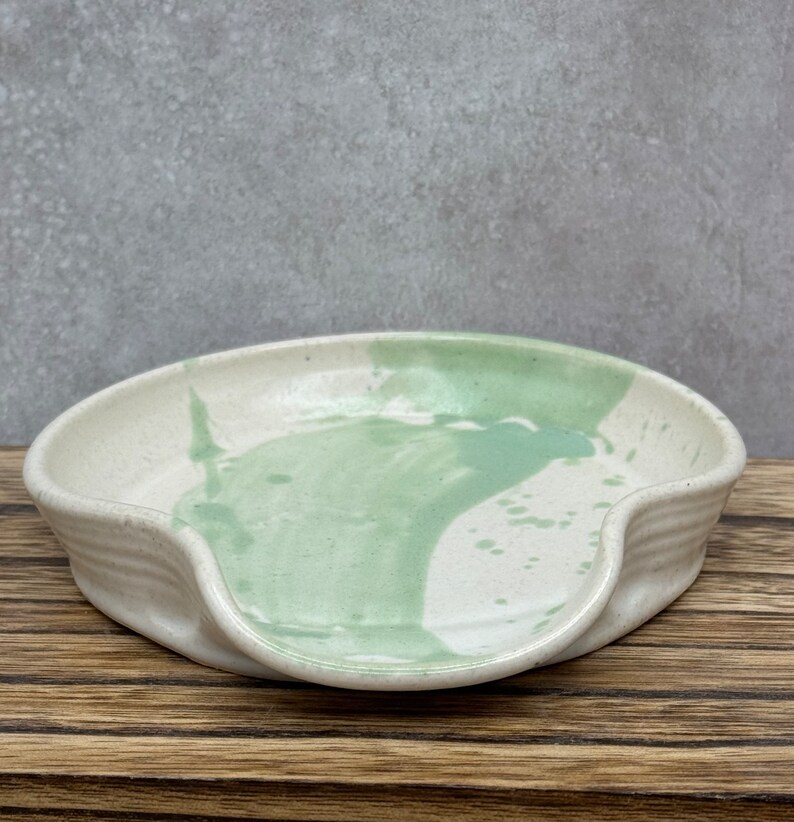 Spoonrest in Splashy Pistachio Green image 3