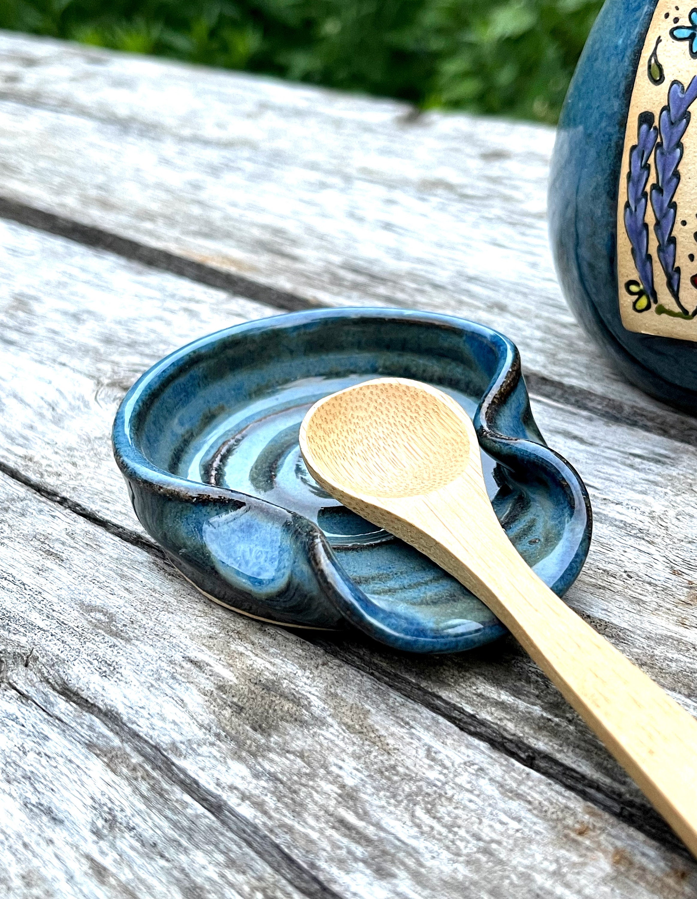 Cornucopia Brands Cornucopia Whale Spoon Rest; Blue and White Ceramic Novelty Spoon Holder for Kitchen Stove