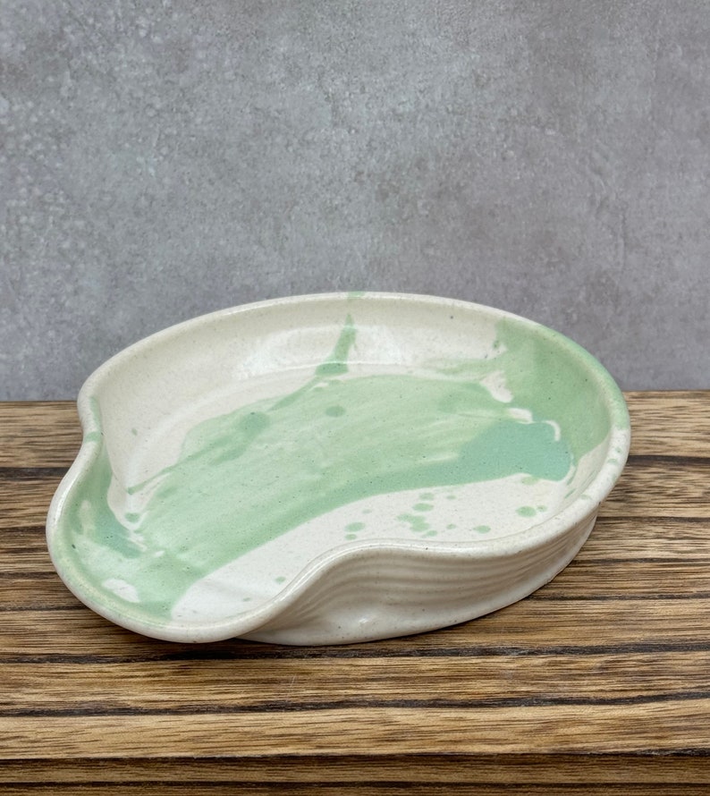 Spoonrest in Splashy Pistachio Green image 4