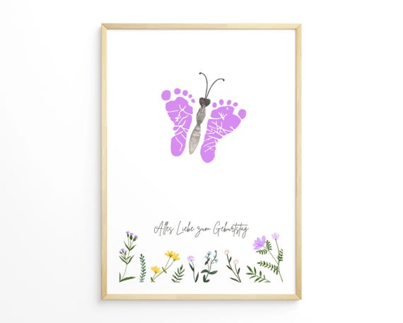 Schmetterling Baby Fußabdruck Vorlage für eine DIY Geburtstagskarte für Oma, Opa, Tante oder Onkel. Selbst ausdrucken und personalisieren.
