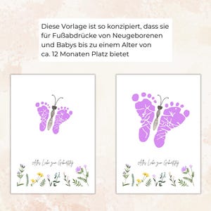 K&ouml;nnte beinhalten: Zwei wei&szlig;e Karten mit einem Schmetterlingsdesign aus lila Fu&szlig;abdr&uuml;cken. Die Karten haben deutschen Text und einen floralen Rand. Der Text lautet "Alles Liebe zum Geburtstag".