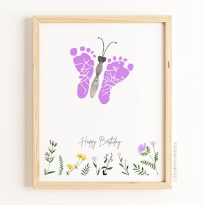 Cartão de aniversário com pegada de borboleta da Baby. Uma lembrança adorável para o aniversário de um ente querido. Aniversário de tia, mãe, avó, pai.