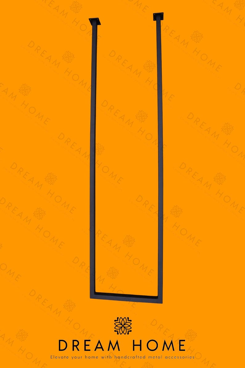 Op de afbeelding: Twee zwarte metalen tafelpoten met een vierkante boven- en onderkant. De poten zijn ongeveer 76 cm hoog.
