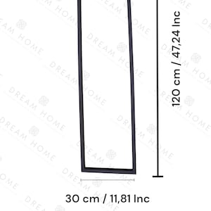 Op de afbeelding: Zwarte metalen plankdragers, 120 cm hoog en 30 cm breed. De dragers worden getoond tegen een witte achtergrond.
