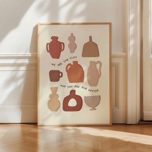 Puede incluir: Un póster enmarcado con ilustraciones de cerámica estilizadas en tonos marrones, beige y terracota. Incluye el texto "We are the clay and you are our potter."