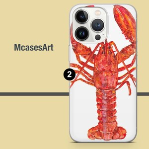 K&ouml;nnte beinhalten: Eine transparente Handyh&uuml;lle mit einer Aquarellillustration eines gekochten Hummers. Der Hummer ist in Rot- und Oranget&ouml;nen auf wei&szlig;em Hintergrund dargestellt. Der Text "McasesArt" befindet sich auf der linken Seite.