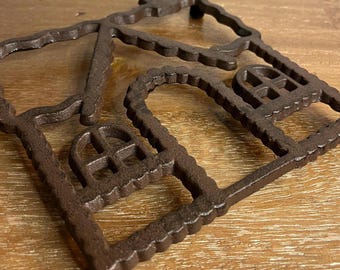 Vintage Metal Gingerbread House Trivet 7x7”