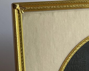 Vintage 8x10 Gilt Photo Picture Frame with 7x9 Oval Damask Mat