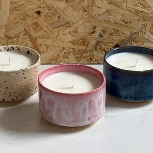 Handmade Stoneware Candle – Christmas Spice Scent | Hand Poured Soy Candle in Ceramic Pot | Small Batch | Eco Friendly Festive Gift |