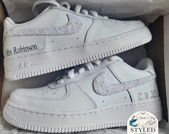 Zapatillas Nike Air Force 1 personalizadas para novias / Zapatos de boda con perlas y diamantes de imitación