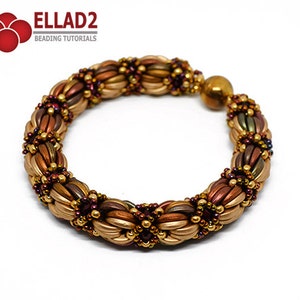 Peut inclure: Un bracelet en perles dor&eacute;es, brunes et vertes avec un fermoir magn&eacute;tique. Le bracelet est fait de petites perles rondes et pr&eacute;sente un motif tiss&eacute;.