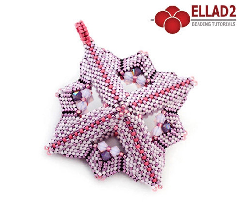 Pode incluir: Um ornamento de estrela rosa e branco feito de contas com um la&ccedil;o para pendurar. A estrela &eacute; feita de contas pequenas e tem um design delicado e intrincado.