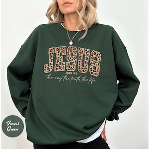 Christian Jesus Sweatshirt, Cheetah Print Bible Verse Tshirt, Trendy Faith Apparel Gift, Jesus Loves You, The Way The Truth The Life afbeelding 4