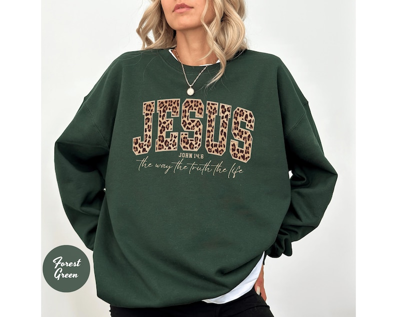Christian Jesus Sweatshirt, Cheetah Print Bible Verse Tshirt, Trendy Faith Apparel Gift, Jesus Loves You, The Way The Truth The Life afbeelding 4