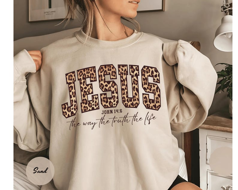 Christian Jesus Sweatshirt, Cheetah Print Bible Verse Tshirt, Trendy Faith Apparel Gift, Jesus Loves You, The Way The Truth The Life afbeelding 2