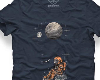 Astronaut Graphic T-Shirt – Cosmic Space Art Tee, Minimal Celestial Design, Unisex Streetwear