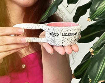 Taza de cerámica hecha a mano - Taza "Buenos días" con esmalte rosa
