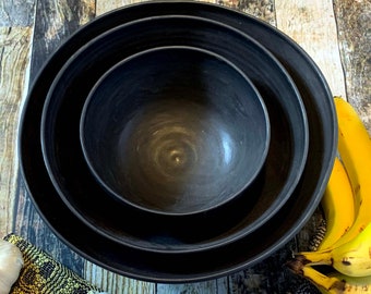 Serving bowl set, Nesting bowls, set of three nesting bowls in black satin glaze, by Leslie Freeman