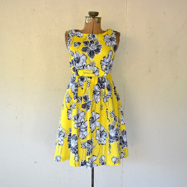 1980's Mod Floral Dress Small