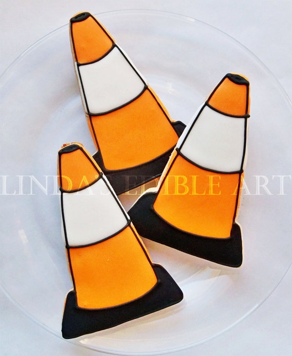 Articoli simili a Traffic Cone Cookies (1 Dozen) su Etsy