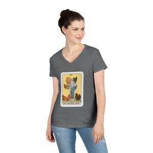 Das Huhn Lady T-Shirt mit V-Ausschnitt, Fun Farm Shirt, Tierliebhaber Geschenk, süßes Huhn T-Shirt, perfekt für lässige Ausflüge