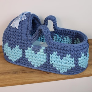 cesta de muñecas
