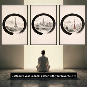 Peut inclure: Triptyque d'affiches de style Japandi avec des paysages urbains emblématiques dans des cercles d'encre noire. La Tour Eiffel, l'horizon de New York et la Tour de Tokyo sont représentés. Texte : "Personnalisez votre affiche Japandi avec votre ville préférée."