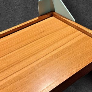 3D-geprint dienbladhoek Voedselgids – Adaptief eethulpmiddel voor ouderen en dementie – Bedblad / dienbladbevestiging