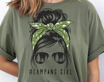 Camiseta de chica de camping, camiseta de camping con moño desordenado, camiseta de camping bonita para mujer, camiseta para amantes del camping, atuendo natural, camiseta de camping para mujer, camisetas de campamento
