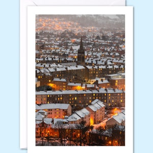 Premium Schottische Weihnachtskarte, Schneebedeckte Edinburgh Skyline Dächer, Blanko Innenseite, 5x7 Zoll, Winter Wonderland