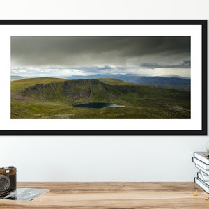 Lochnagar Panorama Print, Schottische Landschaftsfotografie, Beinn Chìochan, Munro Bagging, Scottish Highlands Wandkunst Bergdekor