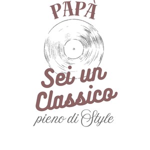 Puede incluir: Una ilustración en blanco y negro de un disco de vinilo con el texto "PAPÀ Sei un Classico pieno di Style" en marrón.