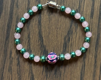 Handgemachte upcycled Perlenarmbänder