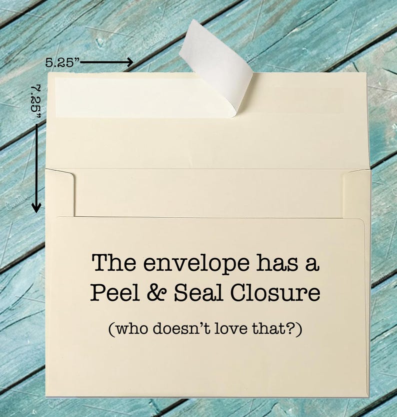 Op de afbeelding: Een open, cr&egrave;mekleurige envelop met een peel & seal sluiting. De envelop is 13,3 cm breed en 18,4 cm hoog. Tekst op de envelop luidt: "The envelope has a Peel & Seal Closure (who doesn't love that?)"