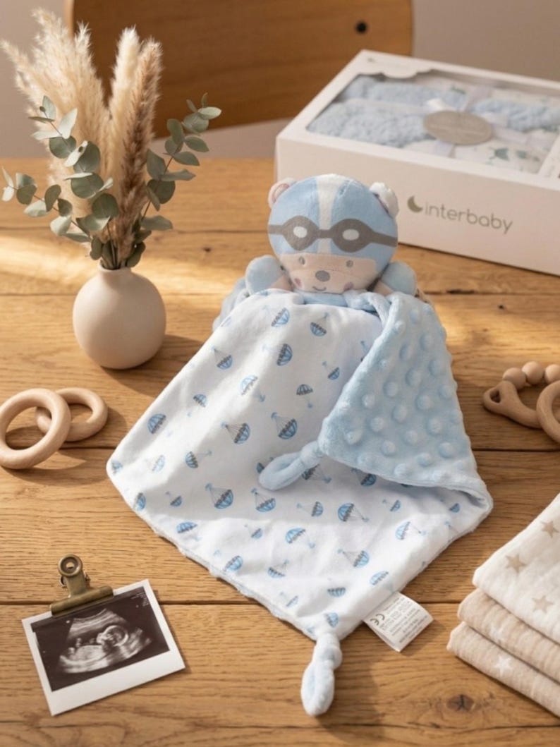 Personalized baby gift set with cuddly blanket, fur lining, embroidered name, baby girl/boy gift image 9