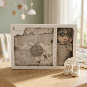 Personalized baby gift set with cuddly blanket, fur lining, embroidered name, baby girl/boy gift image 7