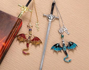 Personalisierte Name Fantasy Drachen Schwert Lesezeichen, Metall Charme für Leser, Einzigartiges Geschenk für Buch-Liebhaber, Leseratten & Vierte Flügel Fans