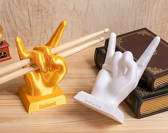Porte-pilons avec nom personnalisé, Rock main ou geste de Faust imprimé en 3D sur pied/support mural, présentoir pour baguettes, cadeau unique pour batteur, décoration de studio