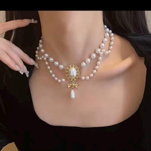 Pearl choker necklace