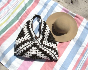 Crochet Granny Square Bag Pattern - Market Sack Bag Pattern - Beach Bag Pattern - by the Good Shnit