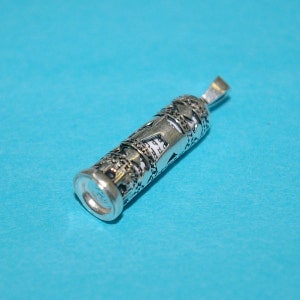 Découpez Chai Symbol MEZUZAH Pendentif en argent sterling 925, parchemin inclus - Cadeau Bar et Bat Mitzvah - Argent véritable - Livraison gratuite dans le monde entier.